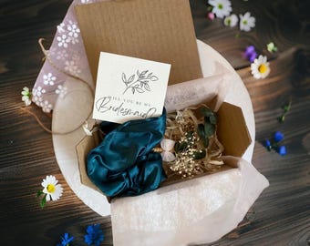 Green Bridesmaid Proposal Box with Eucalyptus,Gypsophila and Satin Hair Scrunchie Gift Will you be my bridesmaid box bridesmaid proposal