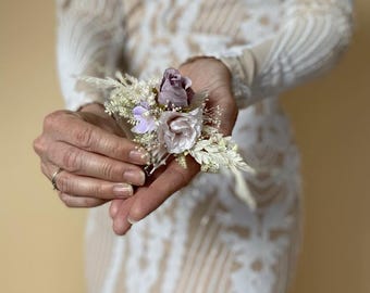 Elegant hair comb for fairytale brides. Crafted with preserved materials and quality textile flowers. Perfect for weddings, celebrations.