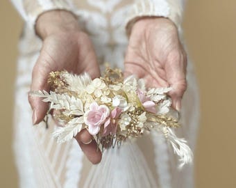 Wedding Hair Comb with Flower Bridal Clip for Ceremony Hair Piece Boho Style Garden Present for Bridesmaid Special Gift Elegant Floral Hair