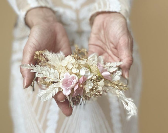 Wedding Hair Comb with Flower Bridal Clip for Ceremony Hair Piece Boho Style Garden Present for Bridesmaid Special Gift Elegant Floral Hair