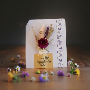 Carte souvenir romantique vintage « Créez votre propre magie » avec roses et lavande » Carte Bouquet de fleurs séchées Cadeau personnalisé Souvenir souvenir