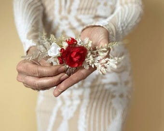 Elegant hair comb for fairytale brides. Crafted with preserved materials and quality textile flowers. Perfect for weddings, celebrations.