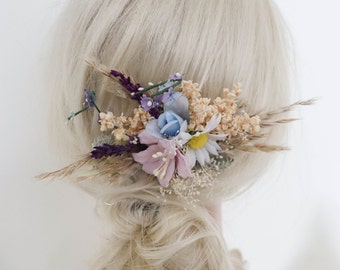 Bridal Hair Comb: Meadow style, natural look, secure metal base. Features preserved flowers for lasting beauty.Ideal for floral-loving brides