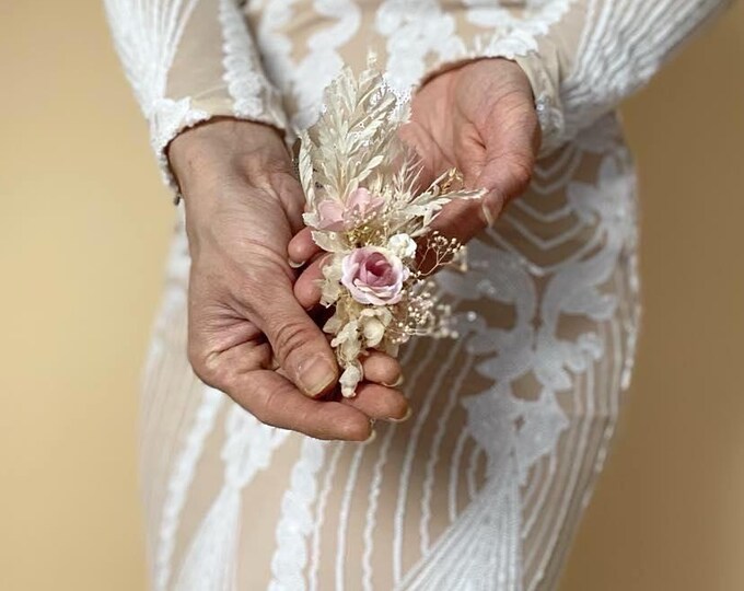 Groom's Boutonniere with Pastel Flowers, Wedding Set Accessory, Wedding Flowers for Groom, Customized Guest Boutonnieres Available