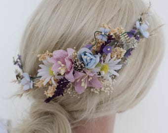 Bridal Hair Comb: Meadow style, natural look, secure metal base. Features preserved flowers for lasting beauty.Ideal for floral-loving brides