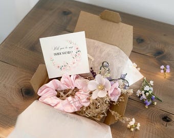 Romantic Bridesmaid Gift Box with Rustic Meadow Hair Pin & Pink Satin Scrunchie 'Will You Be My Bridesmaid?' Card Gift proposal bridal box