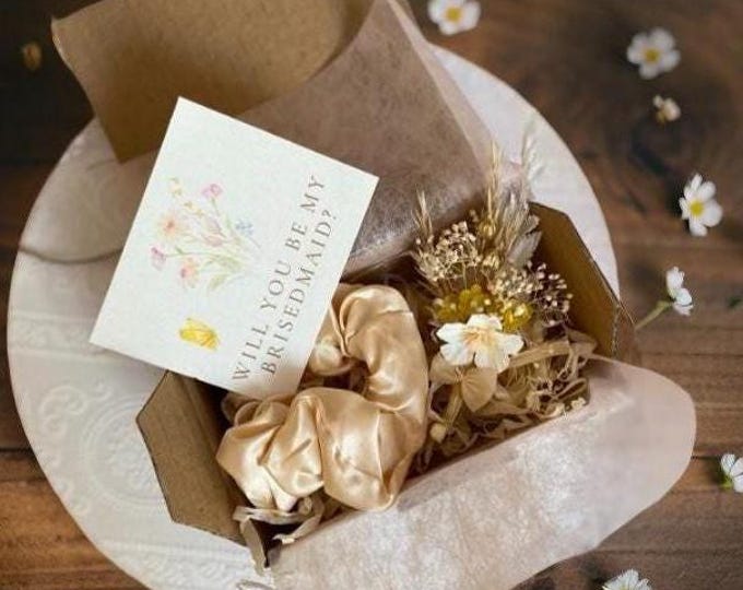 Elegant bridesmaid proposal box with dried flowers and satin scrunchie gift Will you be my bridesmaid box Mini bridesmaid proposal