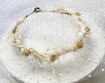 Elegant bridal hair wreath with natural dried flowers,perfect for weddings, festivals, and celebrations.Available in comb, headband,and pin.