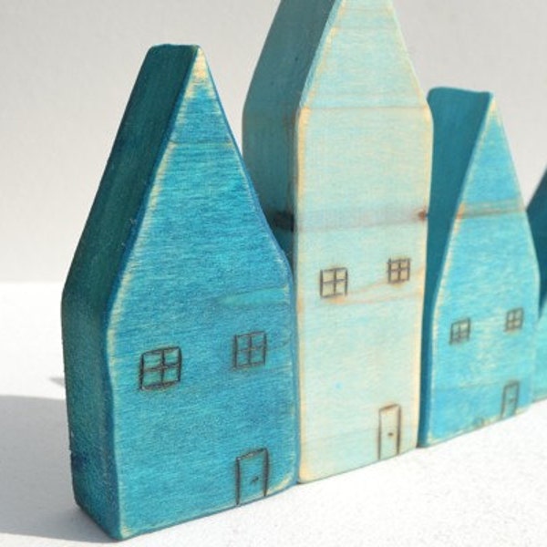 Aqua Wee Wooden House Set of Five