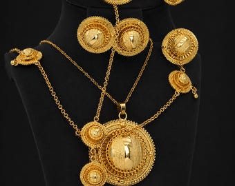 Conjunto de joyería etíope de 6 piezas: collar, anillo, pendientes, pulsera, diadema y horquillas.