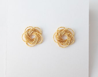 gold earrings,Japanese Mizuhiki,flower,Paper Crafts,Tiny Earrings, made in Japan