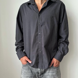 vintage des années 2000 Yves Saint Laurent YSL Logo gris foncé boutonné chemise à manches longues pour homme taille XL Y2K designer de luxe rétro Old Money Archive Rare