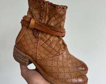 Botas de motociclista vintage A.S.98 Airstep marrom com tira de couro legítimo, estilo boho grunge, tamanho 37 feminino, design de luxo avant-garde. Arquivo de designer.
