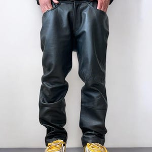 Pantalones IXS vintage de cuero genuino negro para motociclista, estilo rockero, holgados, estilo motociclista, estilo punk, gótico, estilo urbano, moda vanguardista.
