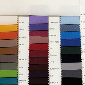 Könnte beinhalten: Eine Farbkarte mit Stoffmustern in verschiedenen Farben, darunter Weiß, Elfenbein, Gelb, Orange, Taupe, Braun, Dunkeltaupe, Salbei, Kiwi, Arabisches Teal, Amethyst, Lila, Fuchsia, Staubiges Rosa, Rot, Kardinal, Wein, Burgunder, Pflaume, Braun, Hellblau, Himmelblau, Türkis, Königsblau, Waldgrün, Dunkelblau, Dunkelgrau, Dunkelgrau und Schwarz.