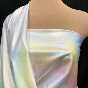 Spandex opale arcobaleno bianco.. elastico in 4 direzioni.. corpetti da concorso, body, abiti, costumi, abbigliamento da club. 58 pollici di larghezza