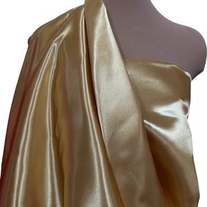 Błyszcząca tkanina satynowa 60" ZŁOTA 901 .. 100% poliester ... ślubna, formalna, konkursowa, garnitury, wystrój domu, ślub... rękodzieło (ZNIŻKA)