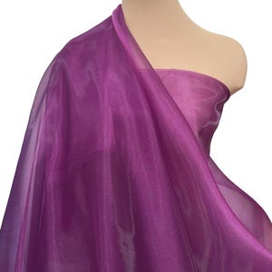 Skimrande frostat organzatyg 60" brett.. transparent, magenta. Högtidskläder, bröllop, tävlingar, hantverk, kostymer, heminredning