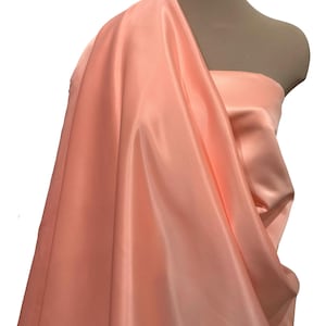 Tkanina satynowa Duchess 60" Brzoskwiniowa 4122 ... ślubna, formalna, konkurs piękności, garnitury, wystrój domu...ślub...rękodzieło