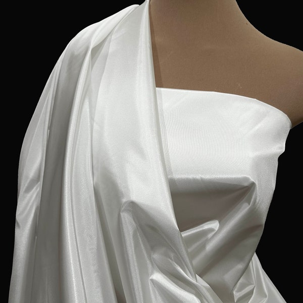 Taffetas de mariée couleur BLANC 58 po. de large.. 100 % polyester.. tissu.. mariage... formel.. doublure.. travaux manuels.. décoration d'intérieur