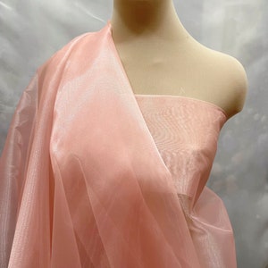 Iriserende Organza stof 60&quot; breed.. sheer, CORAL LIGHT 499 .. formele kleding, bruidsmode, optocht, ambachten, kostuums, home decor