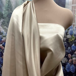Tkanina satynowa Duchess 60" Szampan 1340 ... ślubna, formalna, konkurs piękności, garnitury, wystrój domu...ślub...rękodzieło