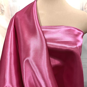 Błyszcząca satynowa tkanina 60" Fuchsia 397.. 100% poliester... ślubne, formalne, konkursy piękności, garnitury, wystrój domu...ślub...rękodzieło