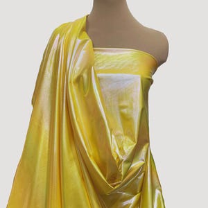GELE REGENBOOG Opaal spandex.. 4 manieren rekbaar... lijfjes, maillots, japonnen, kostuums, clubwear. 58 inch breed (close-out)