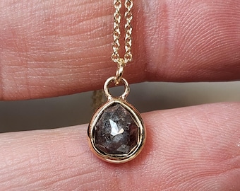 Colgante de diamante de talla rosa gris