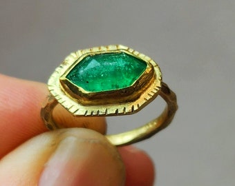 Emerald Solitaire Ring,  2.65 Carat Emerald  18 kt Solid Gold Ring, Delicate Gold Gemstone Ring, Organic Gold Emerald Ring