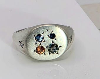 Anello con sigillo in argento con diamanti e zaffiri Confetti