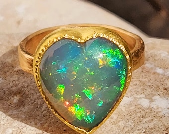 Large Opal  Heart Solitaire Ring,  Solid 18 kt gold Opal  Statement Ring, Natural Opal 18 kt Gold Ring, Gemstone Heart Ring