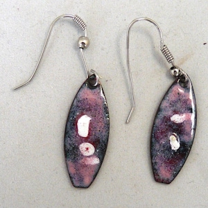 Vintage hand worked mid century studio copper enamel pink dainty drop earrings abstract
