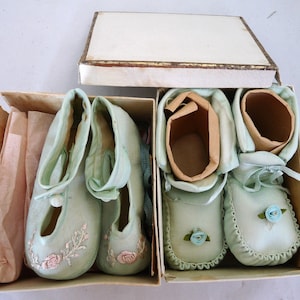 2 pairs  antique vintage silk embroidered baby shoes 1926 blue pink Japan box doll pink rose