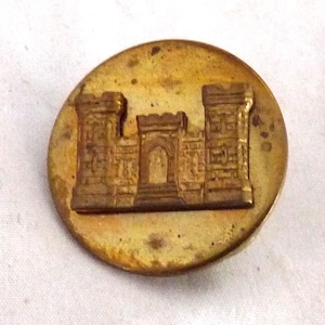 Vintage US Army Brass Engineer Corps pin military