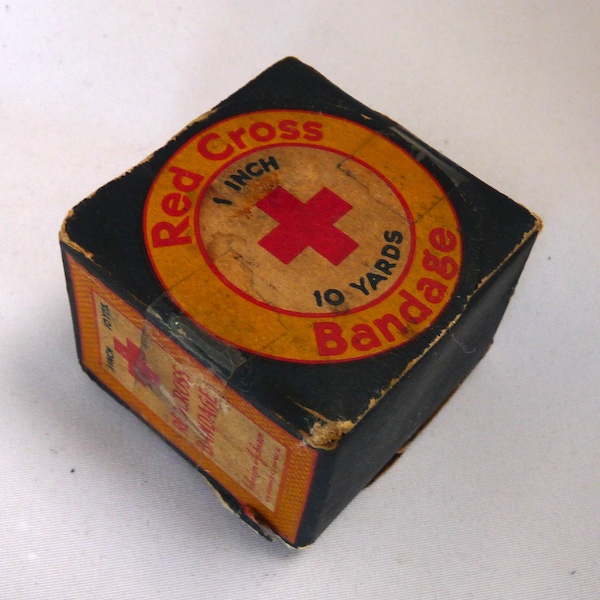 Johnson & Johnson Red Cross Bandages Vintage adverting box full medican collectible