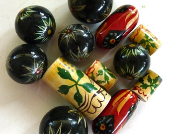 Lot 12 vintage hand painted wooden beads folk art findings jewerly crafts black red floral
