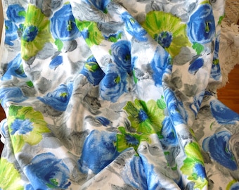 vintage 4 2/3 yds milieu du siècle coton satin tissu floral blanc bleus verts abstrait rétro Millworth Converting Corp couture décoration intérieure