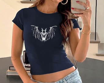 Y2K Bat Graphic T-Shirt: Vintage 90er Jahre Gothic Grunge T-Shirt