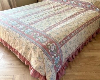 Edredón y almohadas con volantes florales de estilo vintage cottagecore