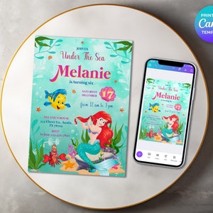 Pu&ograve; includere: Un invito turchese e rosa con il testo "Under The Sea" e "Melanie compie sei anni". L'invito presenta illustrazioni di una sirena, un pesce e altre creature marine. Uno smartphone mostra lo stesso design. Un pulsante rotondo viola "Printable Canva Template" si trova in alto a destra.