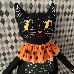 Boneca de gato preto de 11,5&quot;, boneca de arte bordada à mão colecionável, feita em Vermont