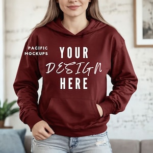 Gildan 18500 kastanjebruine hoodie mockup kleding mock up G185 hooded sweatshirt mockup trui model voor mockups rode hoodie sjabloon