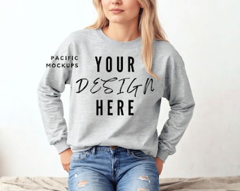 Gildan 18000 Sport Sudadera Gris Maqueta Maqueta de Ropa G180 Sport Gris Crewneck Mockup Maquetas de Suéter Gris Plantilla de Sudadera Gris
