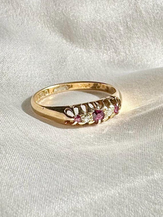 18CT antique ruby and diamond ring - image 4