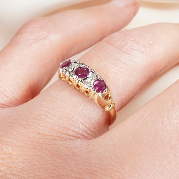 Vintage 9CT Ruby and diamond ring - image 7