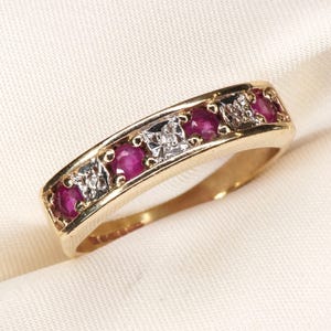 Vintage 9CT rubin- och diamanthalsring