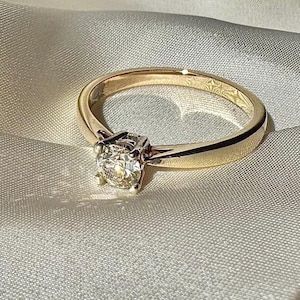 Anillo solitario de diamante de talla europea antigua de 9 quilates