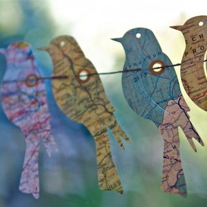 Guirnalda de pájaros de papel • Regalo para amantes de las aves • Decoración ecológica hecha a mano para el hogar • Colgante de pared con mapa vintage de pájaros • Regalo único de San Valentín • Decoración para amantes de los viajes