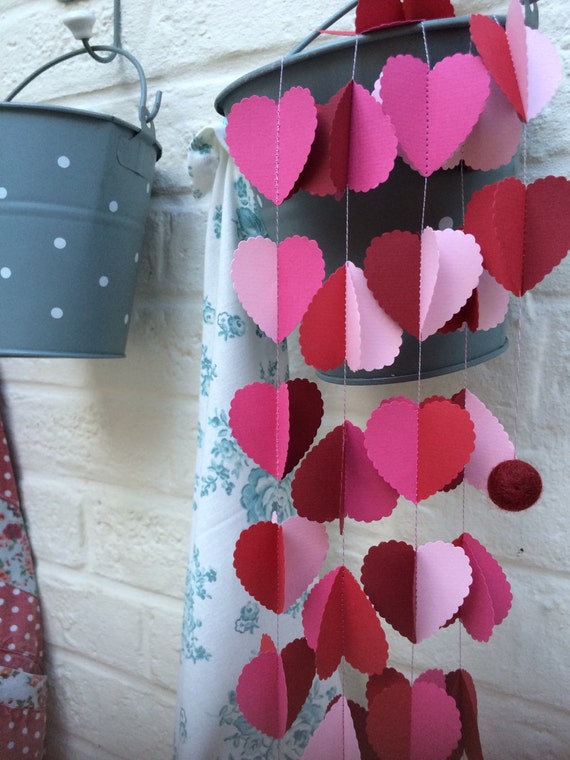 Guirlande en papier, Saint Valentin decoration, rose, rouge, decoration de  mariage, guirlande de coeur en papier, St. Valentin -  France